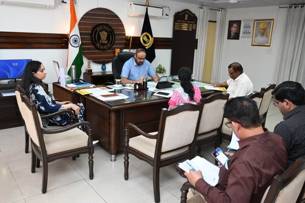 Deputy Commissioner reviews the progress of the ongoing Drug and SocioEconomic Census in the district